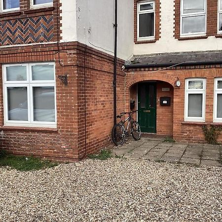 Two Bedroom, Off-Road Parking Ludgershall  Eksteriør bilde